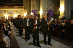 Zagreb, 14.3.2016. - Bazilika Srca Isusova, Palmotiæeva. Uputi se tuna mati, pasionske tradicije Imotske krajine. Izvode: crkveni pjevaèki zbor Gospe od Anðela  Imotski, glumci pasionske igre Muka Gospodina naega Isusa Krista upe Sv. Franje  Imotski, puèki pivaèi: upe Sv. Ilije Proroka, Studenci i Bratovtine Sv. Stjepana Prvomuèenika, Gorica-Soviæi kantaèi upa: Sv. Luke, Podbablje (Grubine), Presvetog Trojstva, Slivno, Gospe od Karmela, Zagvozd, Svih Svetih, Zmijavci animacija i odabir: Anðelko Nikoliæ, Joko Æaleta